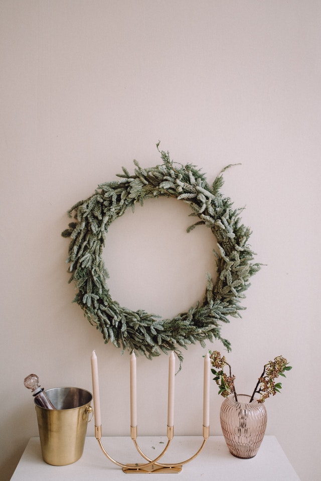 How to Make a Small Home Look Larger This Holiday Season